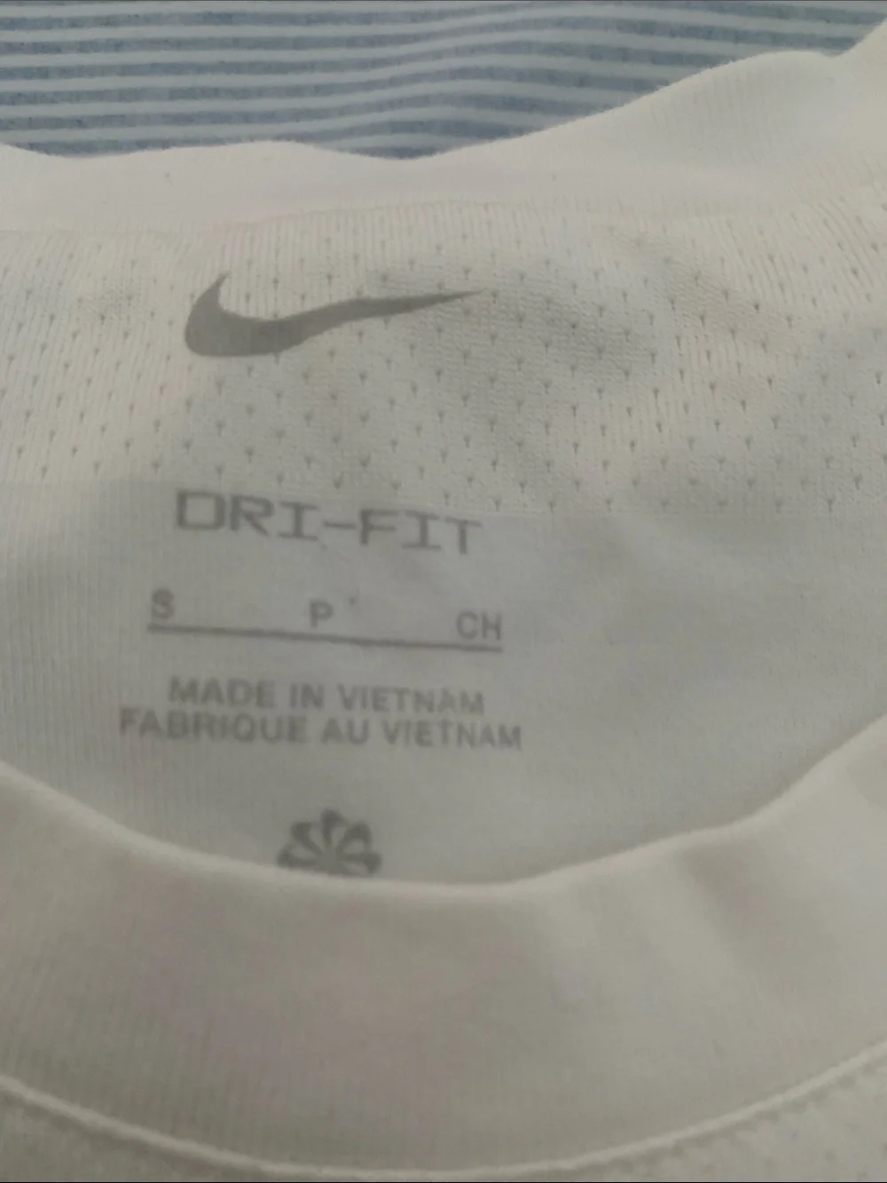 Nike t shirt dri fit (men’s size small)
